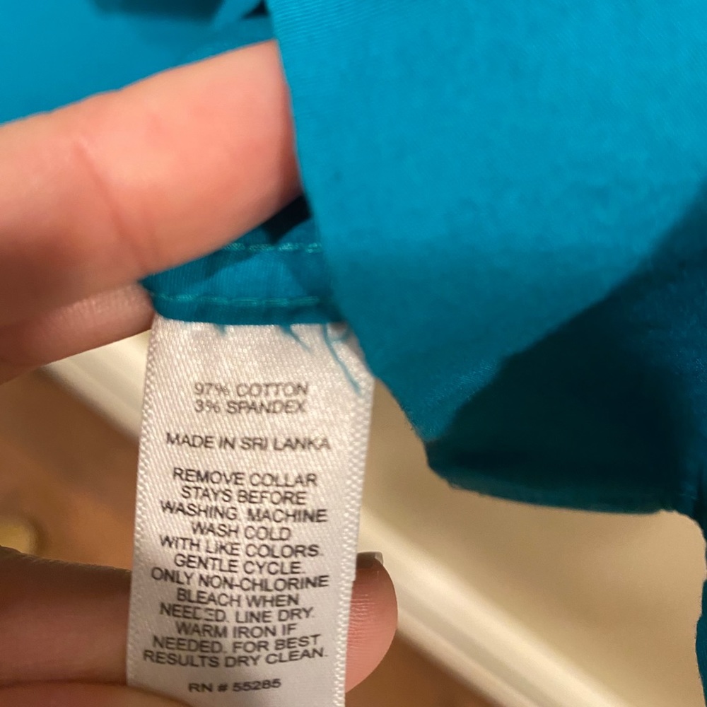 Express button down - Picture 3 of 6